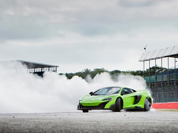 आल-इलेक्ट्रिक सुपरकारों पर कार्य कर रहा है मैकलारेन