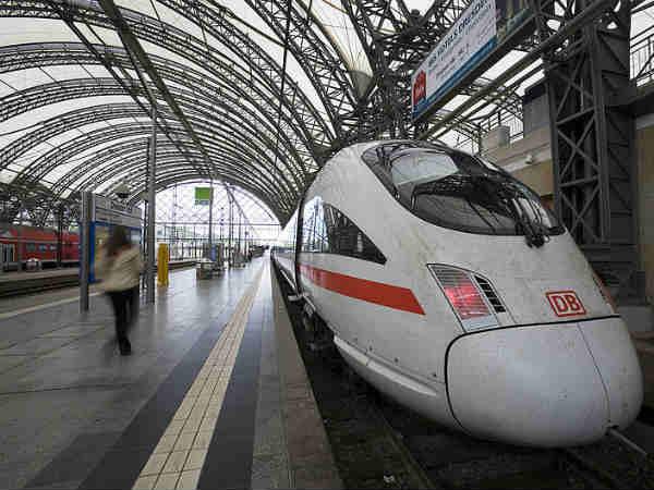 चीन में एयरोप्लेन से भी तेज चलेगी ट्रेन, 4000 किमी/घंटा होगी रफ्तार चीन में एयरोप्लेन से भी तेज चलेगी ट्रेन, 4000 किमी/घंटा होगी रफ्तार