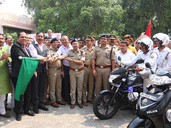 यूपी पुलिस का पार्टनर बना हीरो मोटोकार्प, सौपें 50 पेट्रोलिंग बाइक