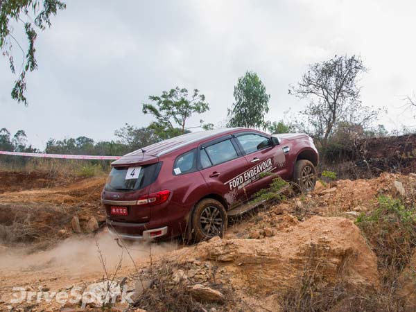 जीएसटी संसोधन में फोर्ड ने बढ़ाई कीमतें, 2 लाख मंहगी हुई एंडेवर