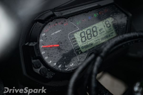 रिव्यूः परफार्मेंस और डिजाइन का पूर्ण पैकेज है बेनेली 302आर 