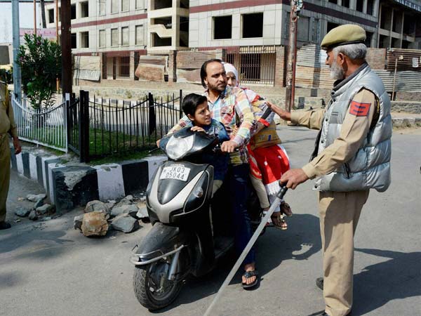 अब इस राज्य में बाइक पर दूसरी सवारी बैठाना होगा गुनाह, सरकार कर रही है तैयारी अब इस राज्य में बाइक पर दूसरी सवारी बैठाना होगा गुनाह, सरकार कर रही है तैयारी