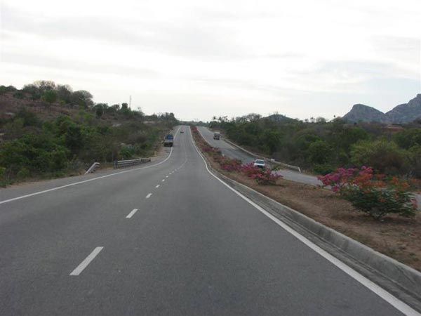 मध्य प्रदेश की सड़कें अमेरिका जैसी, दावे में कितना दम, आइए जानते हैं... मध्य प्रदेश की सड़कें अमेरिका जैसी, दावे में कितना दम, आइए जानते हैं...