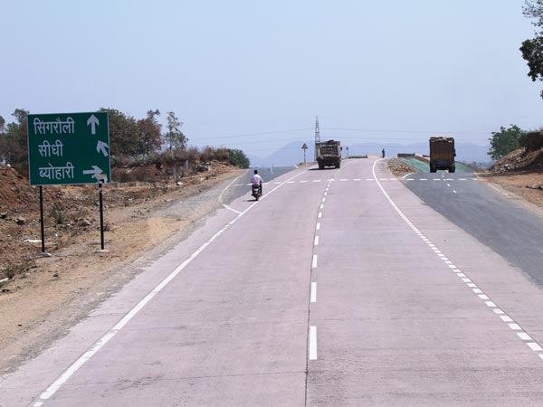 मध्य प्रदेश की सड़कें अमेरिका जैसी, दावे में कितना दम, आइए जानते हैं... मध्य प्रदेश की सड़कें अमेरिका जैसी, दावे में कितना दम, आइए जानते हैं...