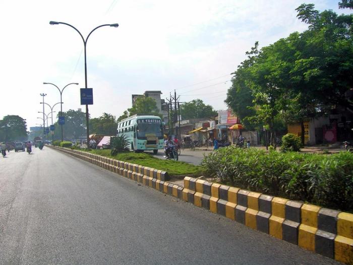 मध्य प्रदेश की सड़कें अमेरिका जैसी, दावे में कितना दम, आइए जानते हैं... मध्य प्रदेश की सड़कें अमेरिका जैसी, दावे में कितना दम, आइए जानते हैं...