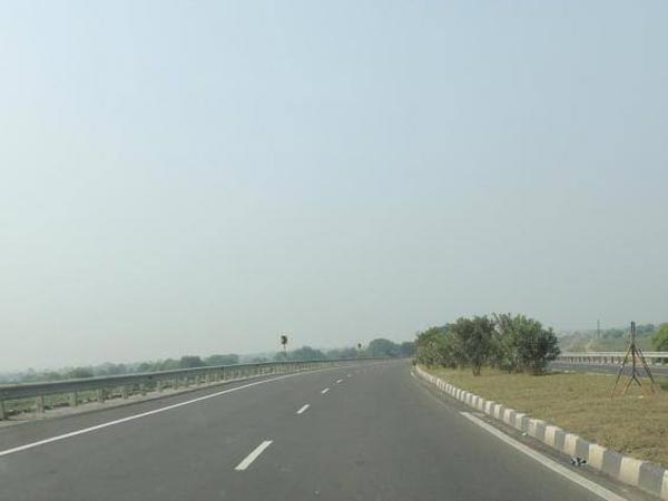 मध्य प्रदेश की सड़कें अमेरिका जैसी, दावे में कितना दम, आइए जानते हैं... मध्य प्रदेश की सड़कें अमेरिका जैसी, दावे में कितना दम, आइए जानते हैं...