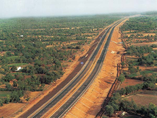 34 हजार किमी सड़कों का जाल बिछाएगी सरकार, भारतमाला प्रोजेक्ट बनेगा आधार