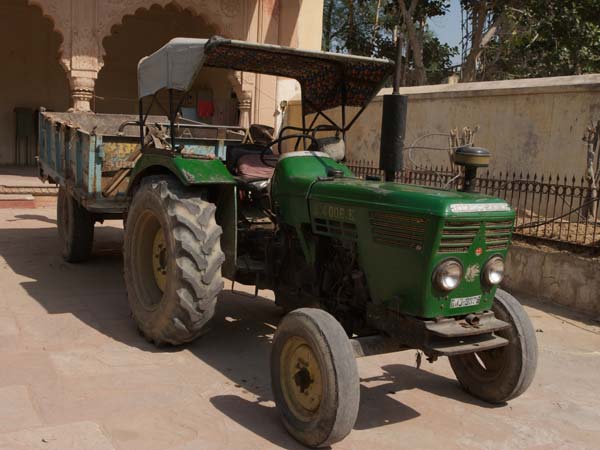 अब ट्रैक्टर भी होगा कॉमर्शियल वेहिकल, देशभर में लगेगा टोल-टैक्स