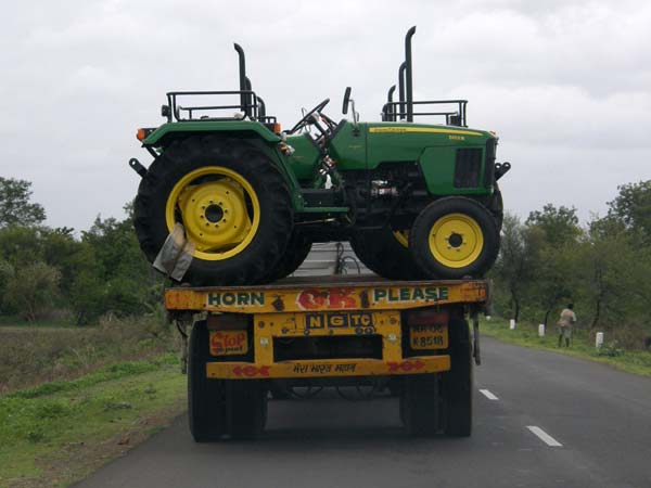 अब ट्रैक्टर भी होगा कॉमर्शियल वेहिकल, देशभर में लगेगा टोल-टैक्स