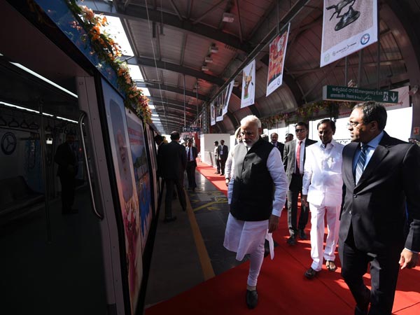 हैदराबाद भी बन गया मेट्रो सिटी, जानें सबसे महंगी मेट्रो की 10 बड़ी बातें हैदराबाद भी बन गया मेट्रो सिटी, जानें सबसे महंगी मेट्रो की 10 बड़ी बातें