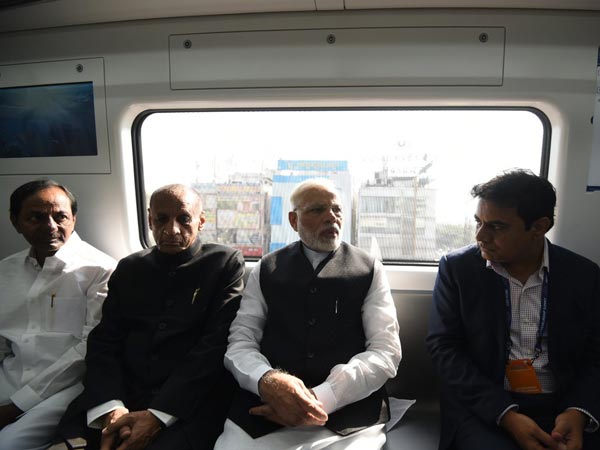 हैदराबाद भी बन गया मेट्रो सिटी, जानें सबसे महंगी मेट्रो की 10 बड़ी बातें हैदराबाद भी बन गया मेट्रो सिटी, जानें सबसे महंगी मेट्रो की 10 बड़ी बातें