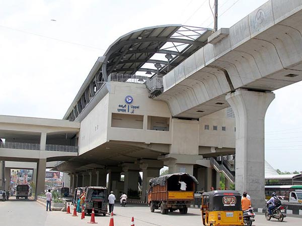 हैदराबाद भी बन गया मेट्रो सिटी, जानें सबसे महंगी मेट्रो की 10 बड़ी बातें हैदराबाद भी बन गया मेट्रो सिटी, जानें सबसे महंगी मेट्रो की 10 बड़ी बातें