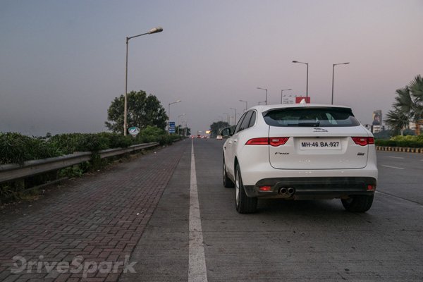 रिव्यूः प्रैक्टिकल और पॉवर का शानदार मिश्रण है जगुआर एफ-पेस