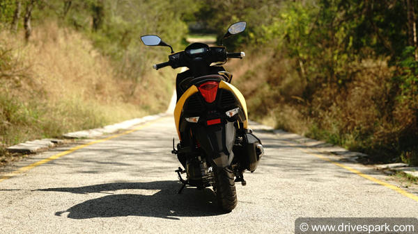 टीवीएस NTorq 125 रिव्यु: एक प्रीमियम स्पोर्टी स्कूटर जिसकी कीमत सिर्फ 58,750 रुपए