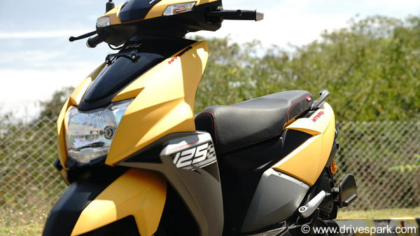 टीवीएस NTorq 125 रिव्यु: एक प्रीमियम स्पोर्टी स्कूटर जिसकी कीमत सिर्फ 58,750 रुपए