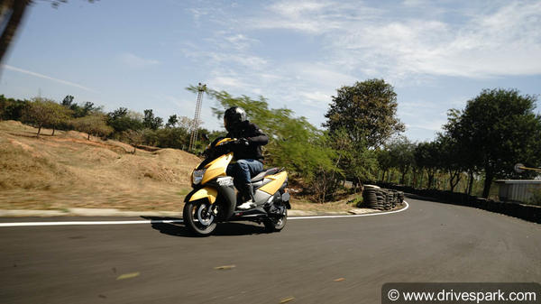 टीवीएस NTorq 125 रिव्यु: एक प्रीमियम स्पोर्टी स्कूटर जिसकी कीमत सिर्फ 58,750 रुपए