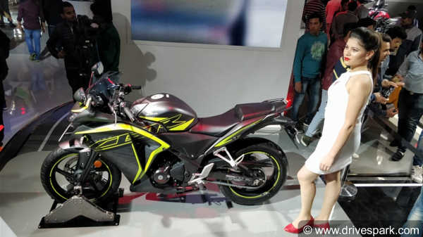 फिर से लौट आई है होंडा की पॉपुलर स्पोर्ट्स बाइक 2018 सीबीआर250आर, जाने क्या है नया