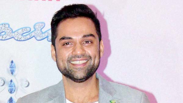 क्या है अभय देवल के बिना ड्राइवर के चलती हुई कार का पूरा सच?