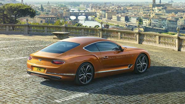 दिल्ली की सड़कों पर बेंटली Continental GT दौड़ाते नजर आए भारतीय क्रिकेट टीम के कप्तान विराट कोहली