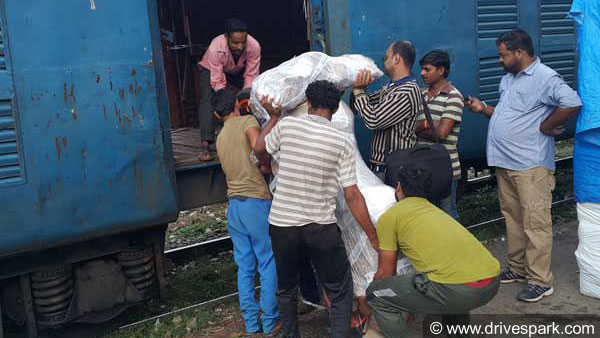 ट्रेन से अपनी मोटरसाइकिल को ट्रांसपोर्ट करना चाहते हैं? ये जानकारी आपके काम आ सकती है।