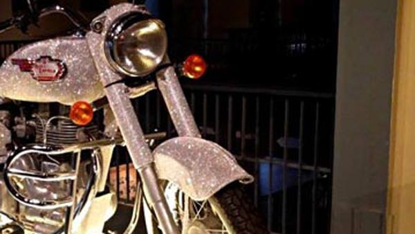 इस मॉडिफाइड बुलेट 350 को देख आपकी आंखें चौंधिया जाएंगी इस मॉडिफाइड बुलेट 350 को देख आपकी आंखें चौंधिया जाएंगी