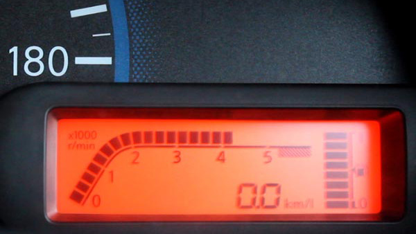 मैनुअल मोड में कार ड्राइविंग करते हैं, तो भूलकर भी ना करें ये गलतियां