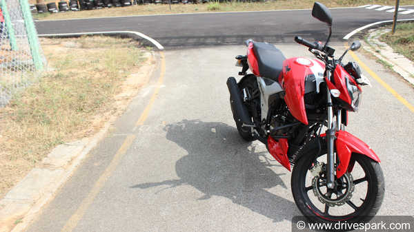 2018 टीवीएस अपाचे आरटीआर 160 4V फर्स्ट राइड रिव्यू - क्या यह एक एंट्री लेवल रेस मशीन है?