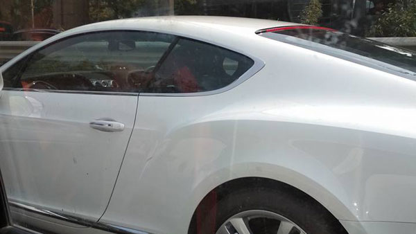 दिल्ली की सड़कों पर बेंटली Continental GT दौड़ाते नजर आए भारतीय क्रिकेट टीम के कप्तान विराट कोहली