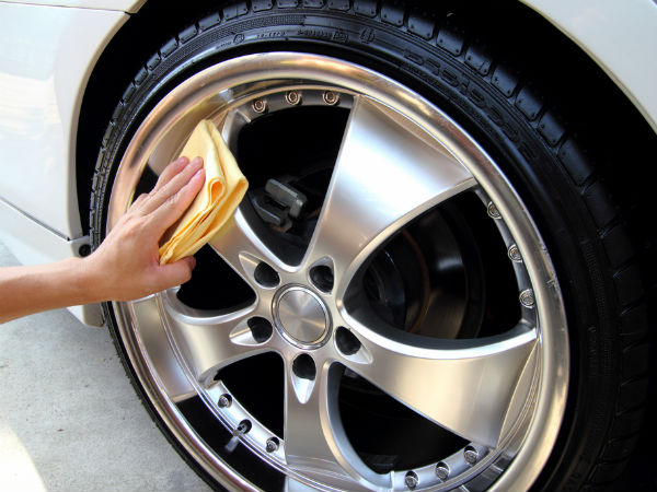 कार को चमकाना है तो अपनाएं ये टिप्स