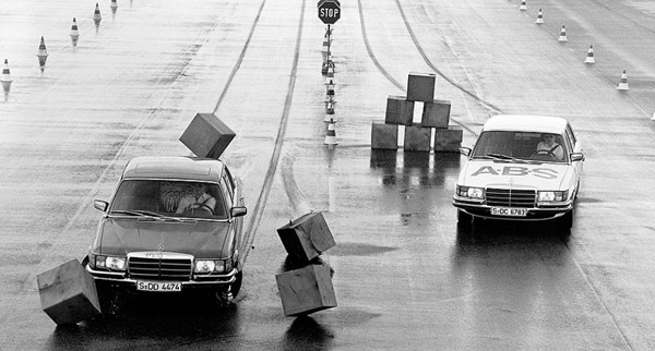 2018 मर्सिडीज बेंज एस-क्लास रिव्यू - लग्जरी, सेफ्टी और परफॉरमेंस का शानदार नमूना 