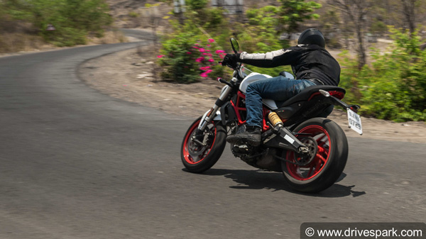 डुकाटी मॉन्स्टर 797 रोड टेस्ट रिव्यू - एक स्टाइलिश और एलिगेंट पेशकश