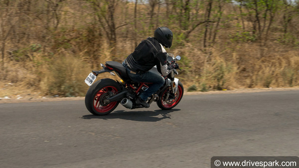 डुकाटी मॉन्स्टर 797 रोड टेस्ट रिव्यू - एक स्टाइलिश और एलिगेंट पेशकश
