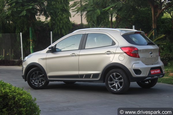 फोर्ड फ्रीस्टाइल रिव्यू - एक स्टाइलिश क्रॉसओवर