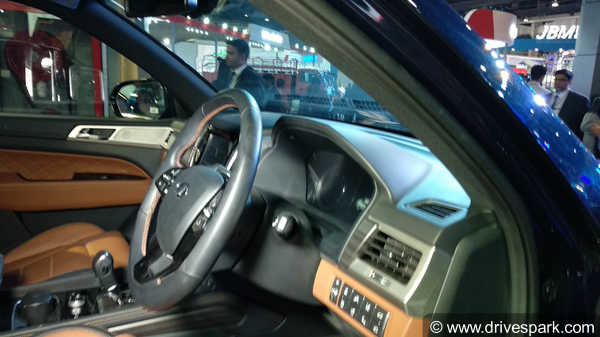 लॉन्च से पहले महिंद्रा XUV700 स्पॉट - जानिए कैसी होगी यह लग्जरी एसयूवी