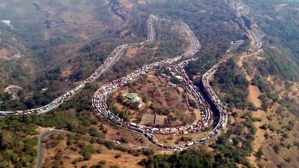 पुणे से आई है चौंका देनेवाली खबर - वाहनों की संख्या शहर की जनसंख्या से भी ज्यादा 