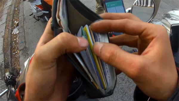 ट्रैफिक पुलिस ने वीडियो बनाने वाले को किए पैसे ऑफर - आगे देखिए फिर क्या हुआ ट्रैफिक पुलिस ने वीडियो बनाने वाले को किए पैसे ऑफर - आगे देखिए फिर क्या हुआ