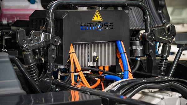 स्वीडन में शुरू हुआ दुनिया का पहला इलेक्ट्रिक कार चार्जिंग रोड - जानिए इसकी खूबियां