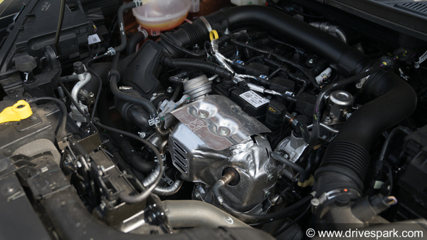 फोर्ड इकोस्पोर्ट S इकोबूस्ट रिव्यू - सेगमेंट की बेस्ट परफॉरमेंस कार