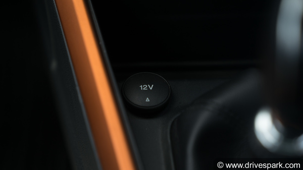 फोर्ड इकोस्पोर्ट S इकोबूस्ट रिव्यू - सेगमेंट की बेस्ट परफॉरमेंस कार