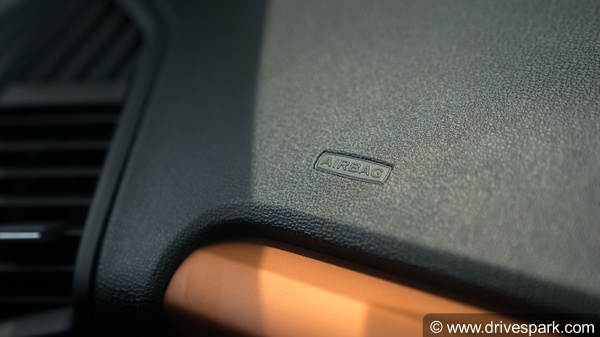 फोर्ड इकोस्पोर्ट S इकोबूस्ट रिव्यू - सेगमेंट की बेस्ट परफॉरमेंस कार