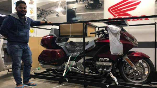 भारत में आई पहली होंडा गोल्ड विंग - देखें विडियो भारत में आई पहली होंडा गोल्ड विंग - देखें विडियो