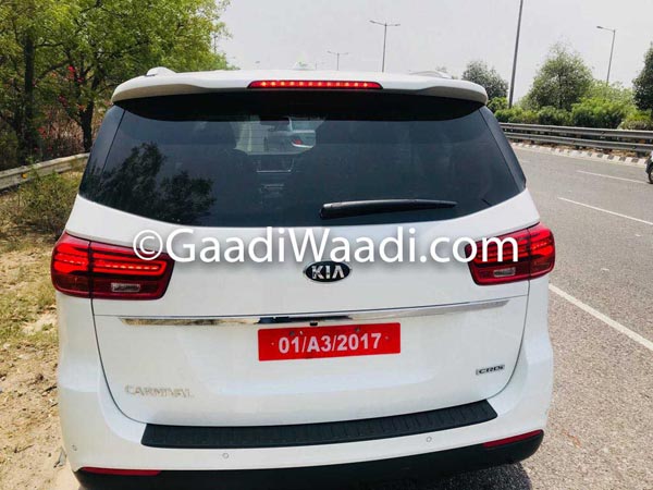 लॉन्च से पहले किआ ग्रैंड कार्निवल MPV टेस्टिंग के दौरान स्पॉट