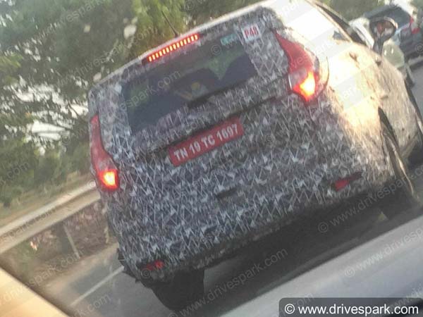 महिंद्रा U321 MPV का इंटीरियर हुई लीक - जानें फीचर्स और लॉन्च डेट