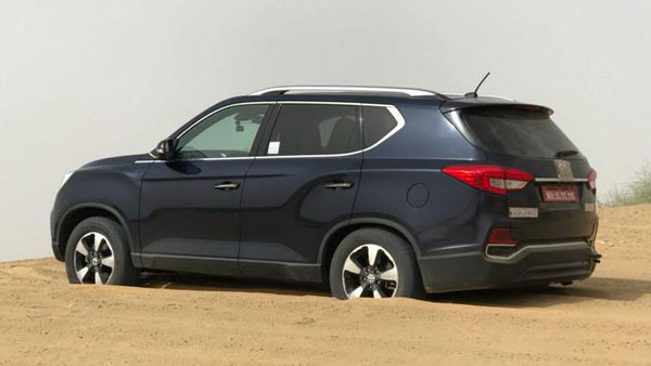 महिंद्रा XUV700 टेस्टिंग के दौरान हुई स्पॉट - टोयोटा फॉर्च्यूनर से है मुकाबला