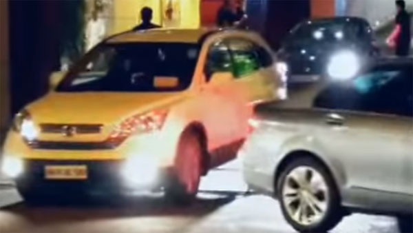 अंबानी परिवार के काफिले में ये ये गाड़ियां चलती हैं - देखें विडियो