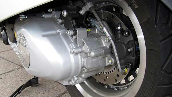 ड्रम ब्रेक और डिस्क ब्रेक में क्या अंतर है और आपको इनके बारे में क्यों जानना चाहिए?