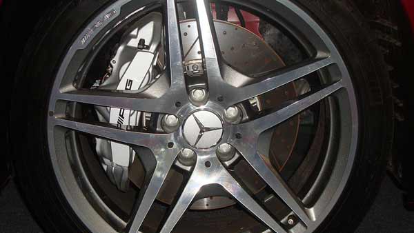 ड्रम ब्रेक और डिस्क ब्रेक में क्या अंतर है और आपको इनके बारे में क्यों जानना चाहिए?