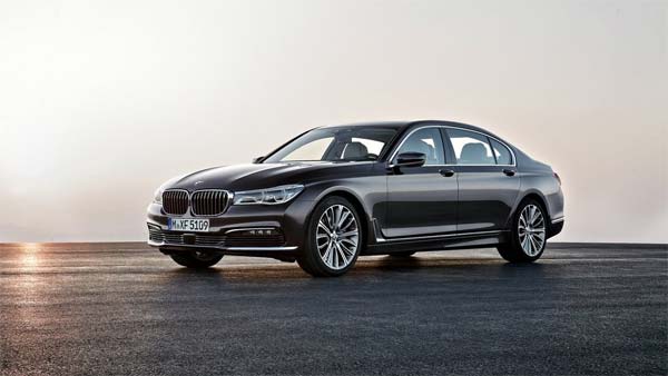 संजय दत्त की महंगी और लग्जरी कारें और बाइक्स - हार्ले डेविडसन से रोल्स रॉयस घोस्ट तक