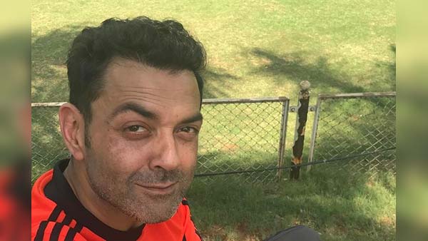 बॉबी देओल ने खरीदी रेंज रोवर स्पोर्ट - कीमत करोड़ो में