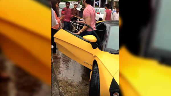 भोपाल में 70 लाख रुपए की कार से उठाया कचरा और धोनी, सलमान खान, रणवीर कपूर और रणवीर सिंह को भी दिया इसका चैलेंज - देखें विडियो